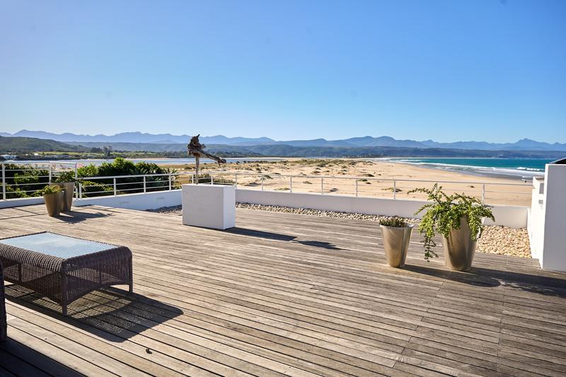 To Let 7 Bedroom Property for Rent in Lookout Beach Western Cape